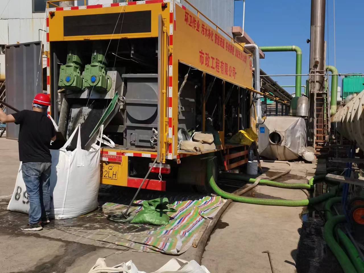 平舆淤泥压干处理