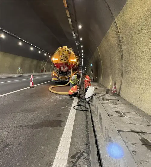 平舆隧道排水渠清淤